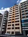 HF南麻布レジデンス 青空の下に建つ落ち着いた色合いの中層マンション外観