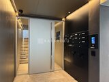 アトリオフラッツ自由が丘イースト モダンな設計のエントランスホール