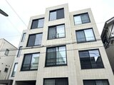 アトリオフラッツ自由が丘イースト クリーム色タイル張りの5階建て建物外観