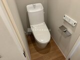 アトリオフラッツ自由が丘イースト 温水洗浄便座付きの清潔なトイレ空間