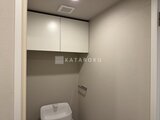 アトリオフラッツ自由が丘イースト トイレ上部の収納スペース付きで