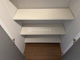 アトリオフラッツ自由が丘イースト 調湿建材を使った白基調のクローゼット収納空間