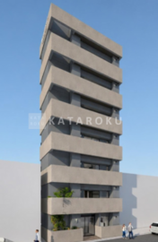 ファブリック信濃町レジデンス 青空を背景にした、モダンな印象のコンクリート造の建物外観