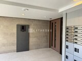 デュオメゾン西新宿 落ち着いた色合いのタイル張りエントランスホール