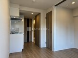 デュオメゾン西新宿 コンパクトなキッチンと広いリビングダイニングが一体の空間