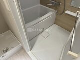 デュオメゾン西新宿 浴槽と洗い場がゆとりを持つバスルーム