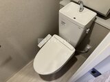 デュオメゾン西新宿 温水便座付きの洗浄機能トイレと手洗いタンク