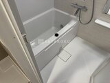 デュオメゾン西新宿 白を基調とした清潔感のあるバスルーム
