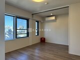 デュオメゾン西新宿 大きな窓から採光が入る明るいリビングダイニング空間