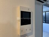 エルファーロ神宮前5 壁面に設置されたオートロック・インターホン