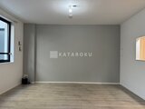 エルファーロ神宮前5 明るい陽光が差し込むゆとりのあるリビングダイニング
