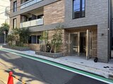 アンキ神宮前 緑を取り入れた落ち着いた印象のエントランスと建物外観