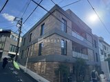 アンキ神宮前 落ち着いた色合いのタイル張りが特徴的な建物の外観