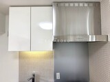 パークハビオ八丁堀 レンジフードと吊戸棚。